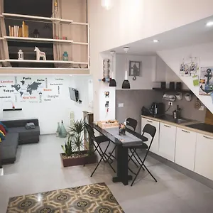Porto 48 , Bari Italia